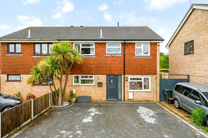 5 Bedroom Semi Detached House For Sale In Langney Drive, Kingsnorth, TN23