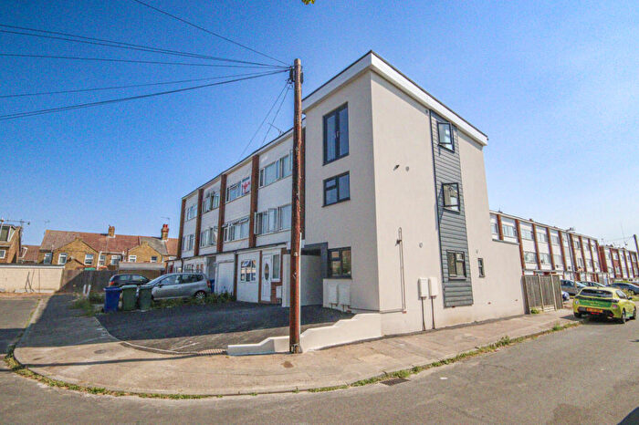 2 Bedroom Flat To Rent In All Saints Road, Sittingbourne, Kent, ME10