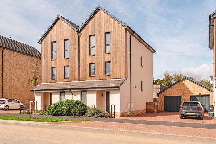 4 Bedroom Semi-detached House For Sale In Clover Way, Stoke Gifford, Bristol, BS34
