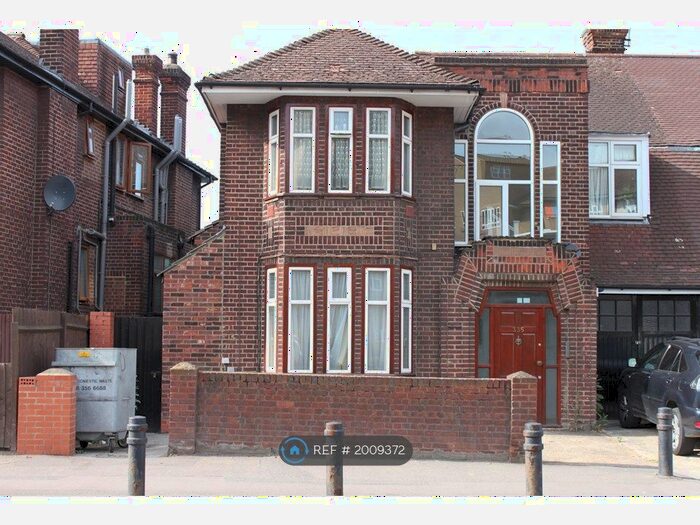 Studio To Rent In Seven Sisters Road, London, N4