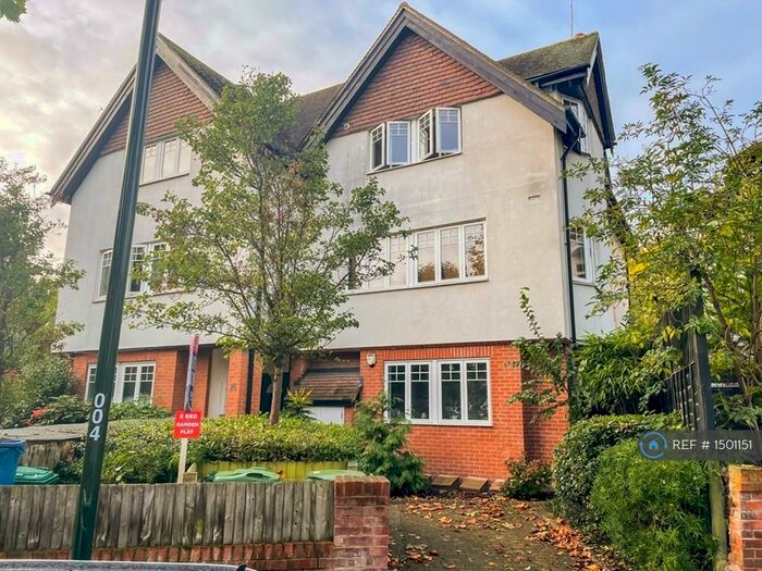 2 Bedroom Flat To Rent In Sheen Gate Gardens, London, SW14