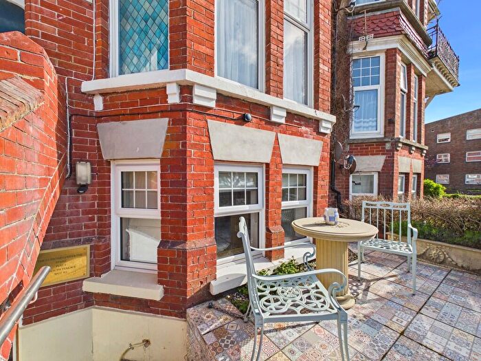Flat To Rent In South Terrace, Littlehampton, BN17