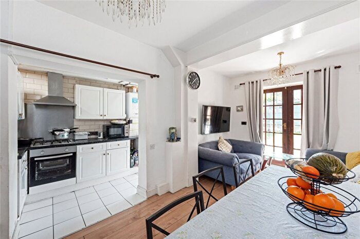 6 Bedroom End Terrace House For Sale In Chippendale Street, London, E5