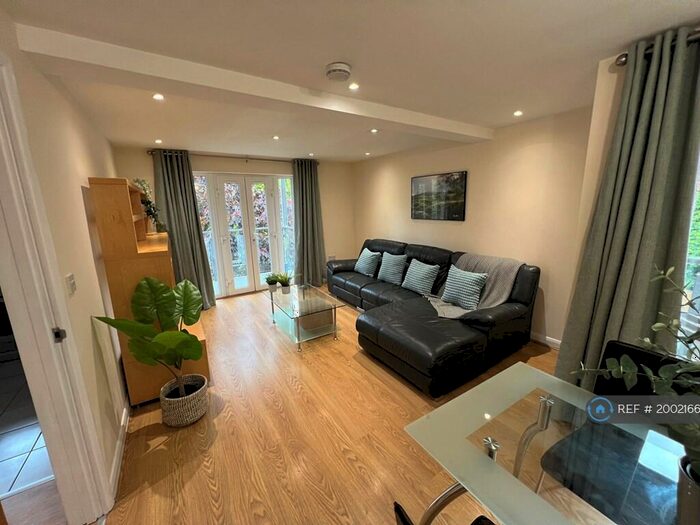 2 Bedroom Flat To Rent In Palatine Road, Manchester, M20