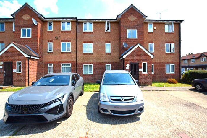2 Bedroom Flat To Rent In Express Drive, IG3