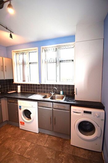3 Bedroom Detached House To Rent In Dagenham, RM8