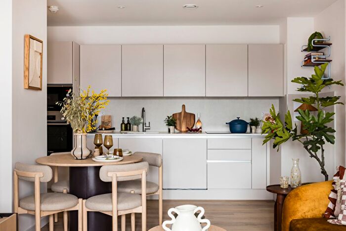 1 Bedroom Flat To Rent In Hayes, UB3