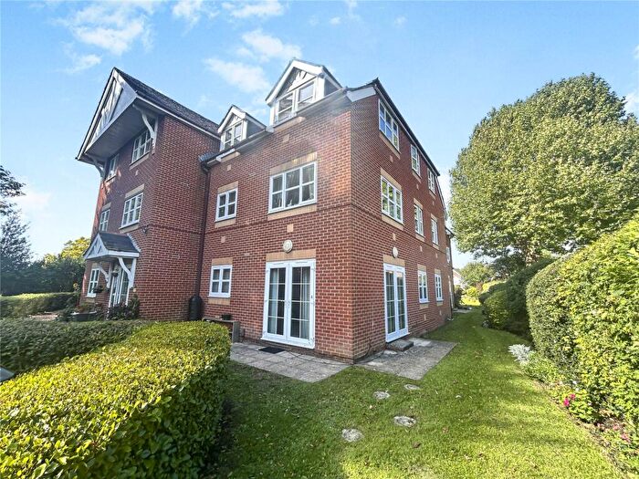 2 Bedroom Apartment For Sale In Havant Road, Emsworth, Hampshire, PO10