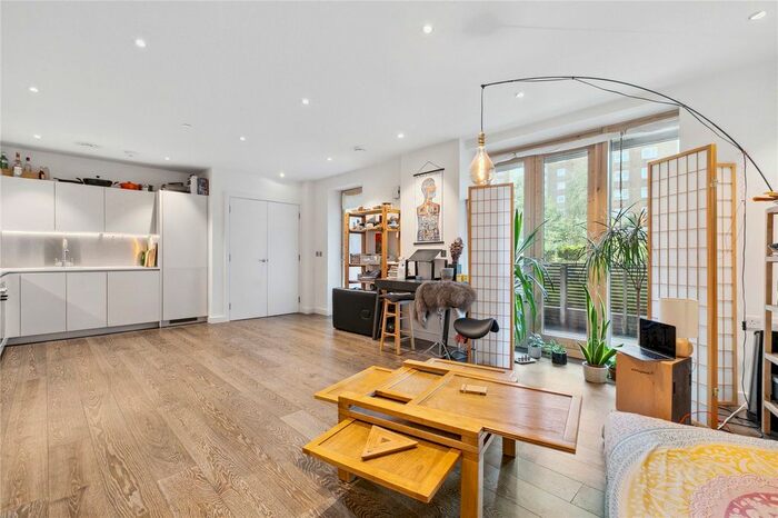 2 Bedroom Flat To Rent In Albert Road, London, NW6