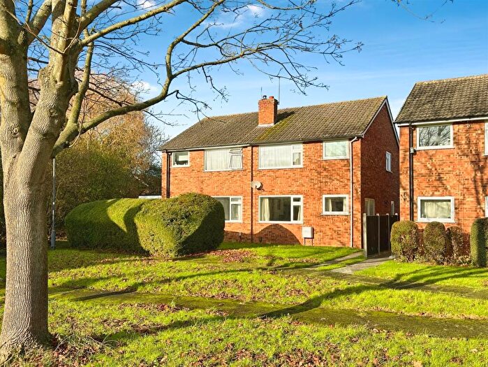 3 Bedroom Semi-Detached House For Sale In Hurley Close, Leamington Spa, CV32