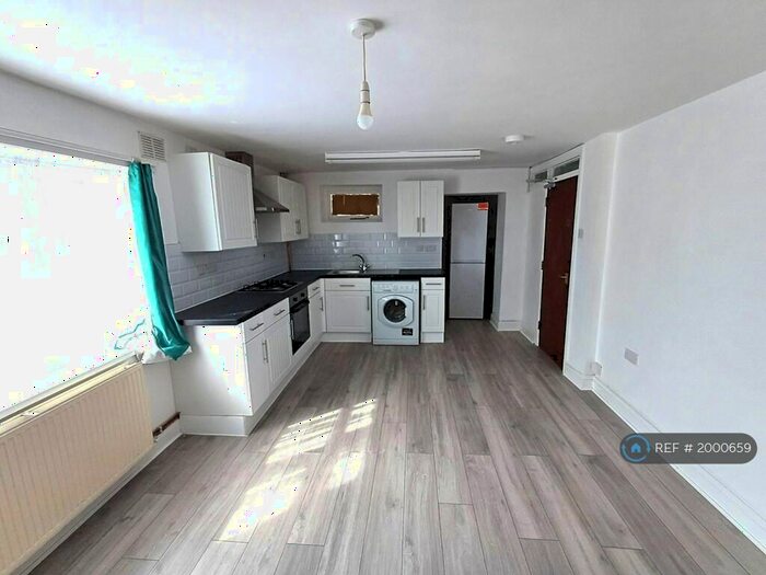 4 Bedroom Semi-Detached House To Rent In Chesterton Road, London, E13