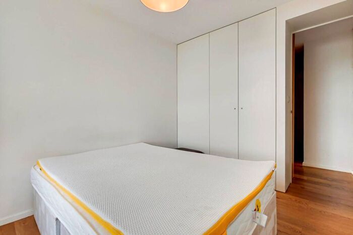 2 Bedroom Flat To Rent In Battersea Church Road, Battersea, London, SW11