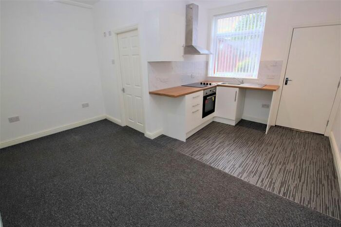 2 Bedroom Flat To Rent In Rochdale Road, Bury, BL9
