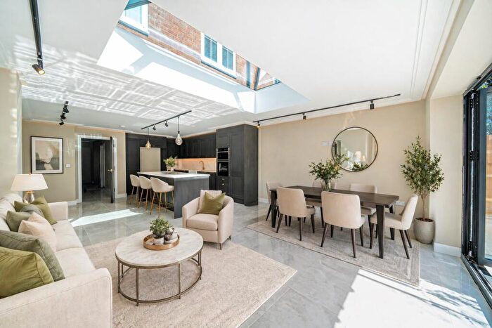 3 Bedroom Terraced House For Sale In Andover Road, Winchester, SO22