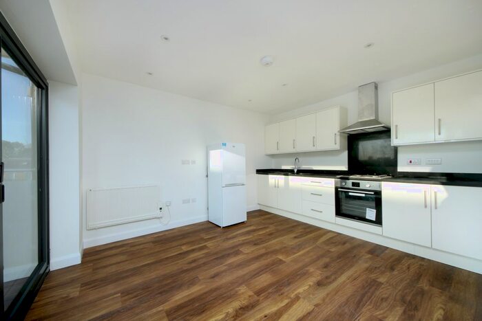 2 Bedroom Flat To Rent In Broadway, London, W13