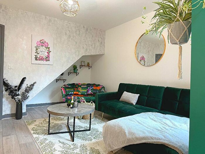 6 Bedroom House To Rent In Heeley Road, Selly Oak, Birmingham, West Midlands, B29