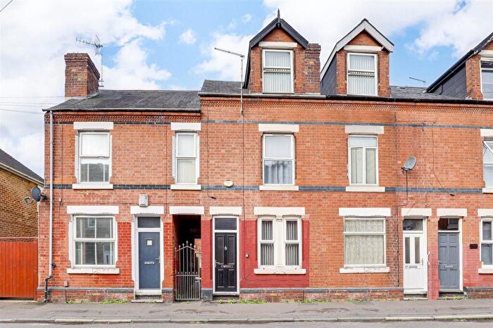 3 Bedroom Terraced House For Sale In Kentwood Road, Nottingham, NG2