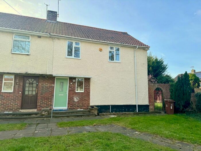 3 Bedroom Semi-Detached House To Rent In Teynham Green, Gillingham, Kent, ME8