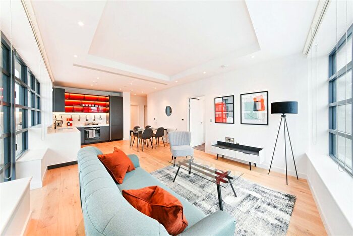 2 Bedroom Flat To Rent In Defoe House, City Island Way, London, E14