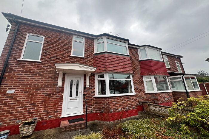 3 Bedroom Semi-Detached House To Rent In Vyner Grove, Sale, M33