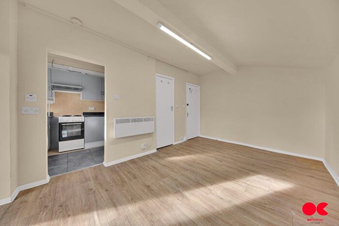 Studio To Rent In Lea Bridge Road, London, E10