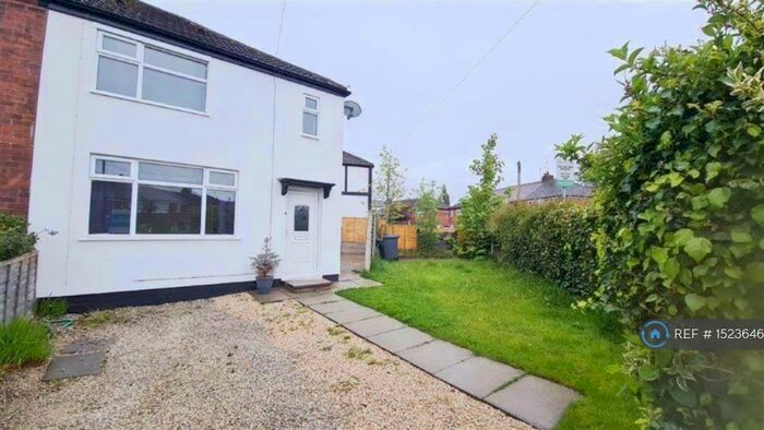 3 Bedroom Semi-Detached House To Rent In Lyme Grove, Droylsden, Manchester, M43