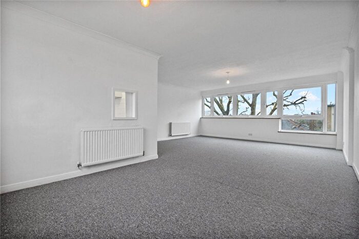 2 Bedroom Flat For Sale In Shawbury Court, East Dulwich, London, SE22