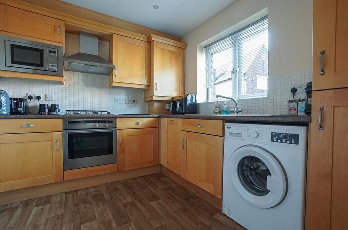 2 Bedroom Flat For Sale In Darlow Drive, Stratford-Upon-Avon, CV37