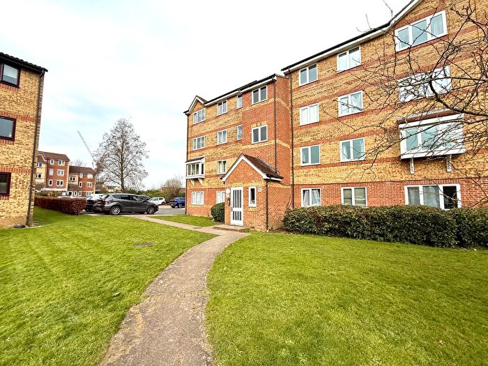 2 Bedroom Flat To Rent In Himalayan Way, Watford, WD18