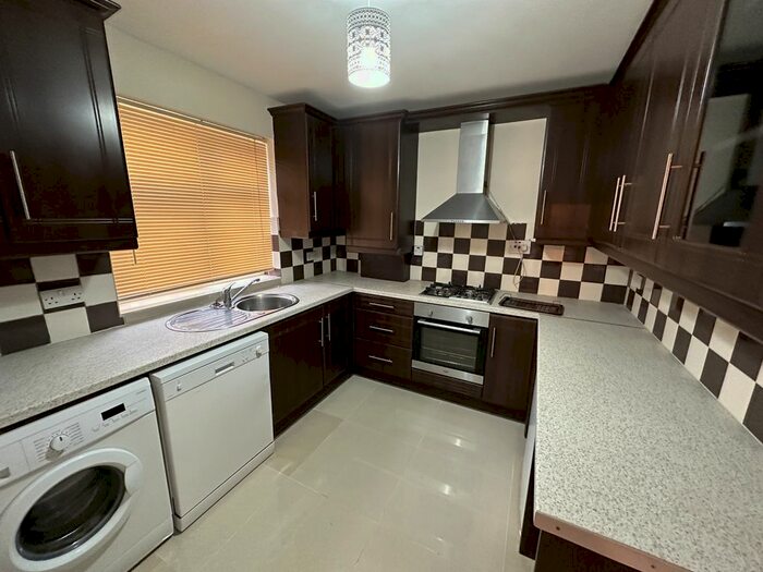 2 Bedroom Maisonette To Rent In Dorchester Close, Northolt, UB5