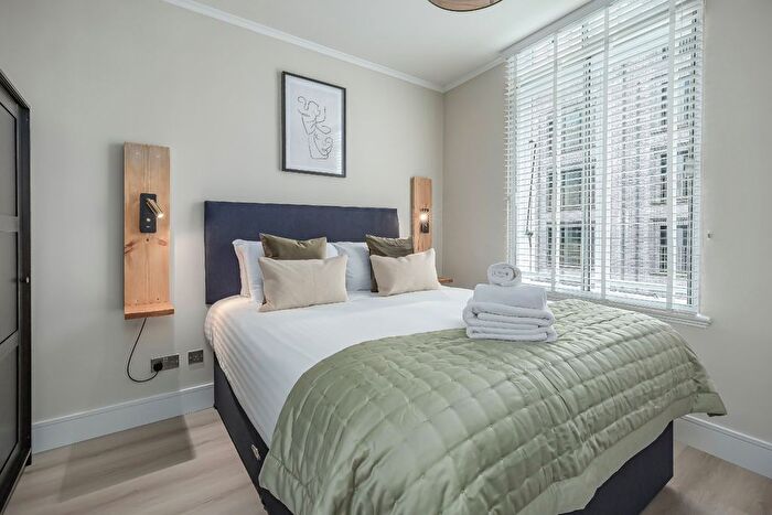 1 Bedroom Flat To Rent In River House, - Minories, EC3N