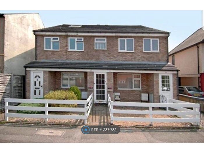 2 Bedroom Maisonette To Rent In Waterloo Road, Uxbridge, UB8