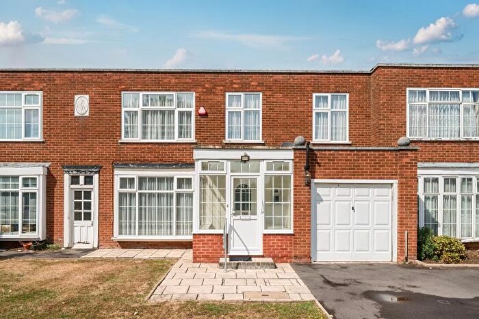 4 Bedroom Property For Sale In Kenyngton Place, Kenton, HA3