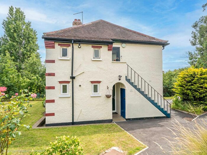2 Bedroom Flat For Sale In Bittacy Hill, Mill Hill, NW7