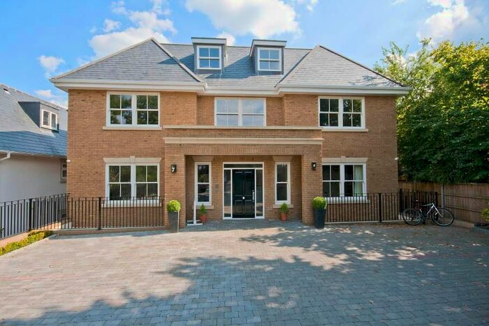 2 Bedroom Flat To Rent In Ducks Hill Road, Northwood, HA6