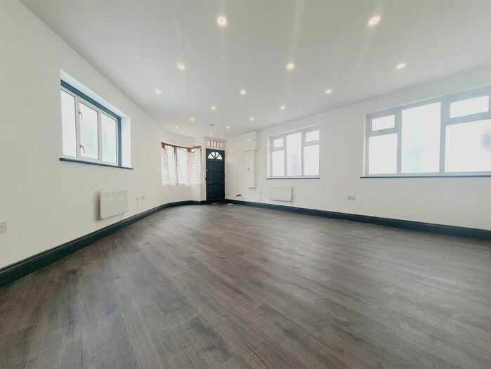 1 Bedroom Flat To Rent In Cross Road, Surrey, Tadworth, KT20