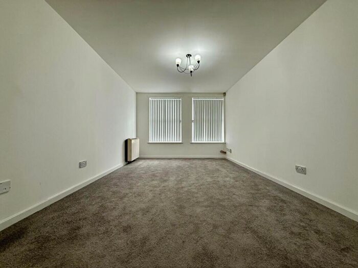 2 Bedroom Flat To Rent In Ashton Road, Denton, M34