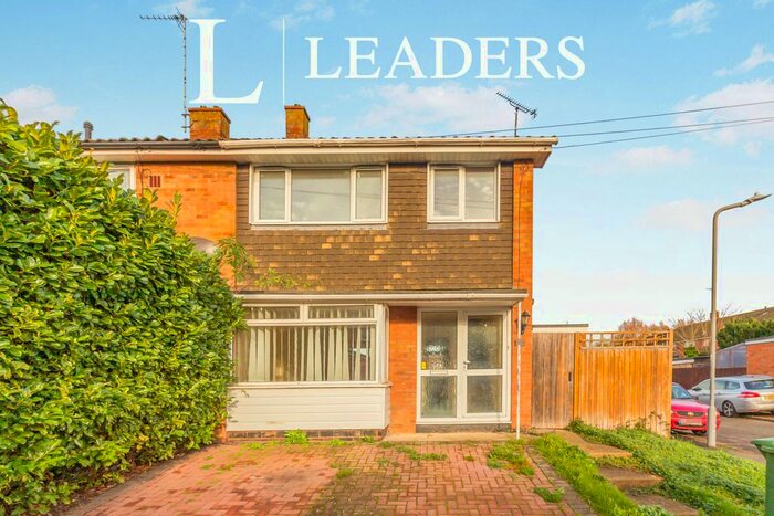 3 Bedroom Semi-Detached House To Rent In Cannock Road, Aylesbury, HP20