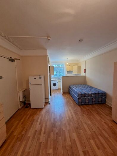 Studio To Rent In Canham Road, London, SE25