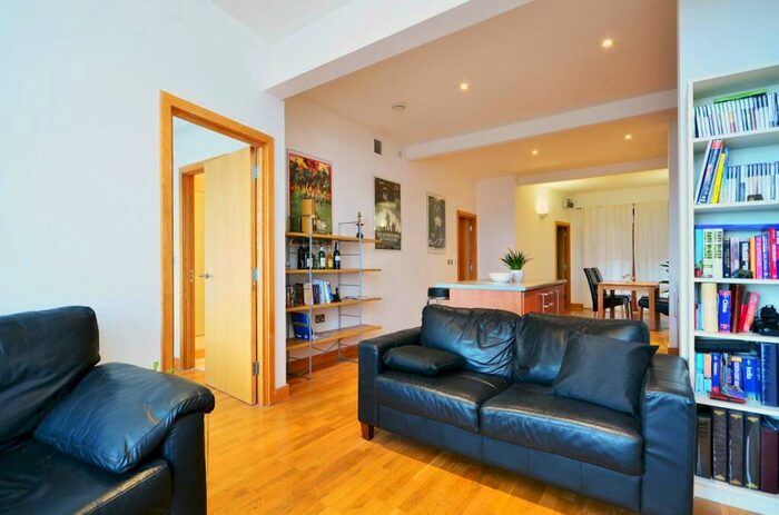 2 Bedroom Flat To Rent In Roach Road, Bow, London, E3