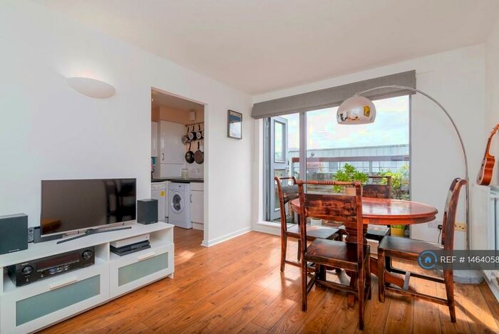 2 Bedroom Flat To Rent In Gascoigne Close, London, N17