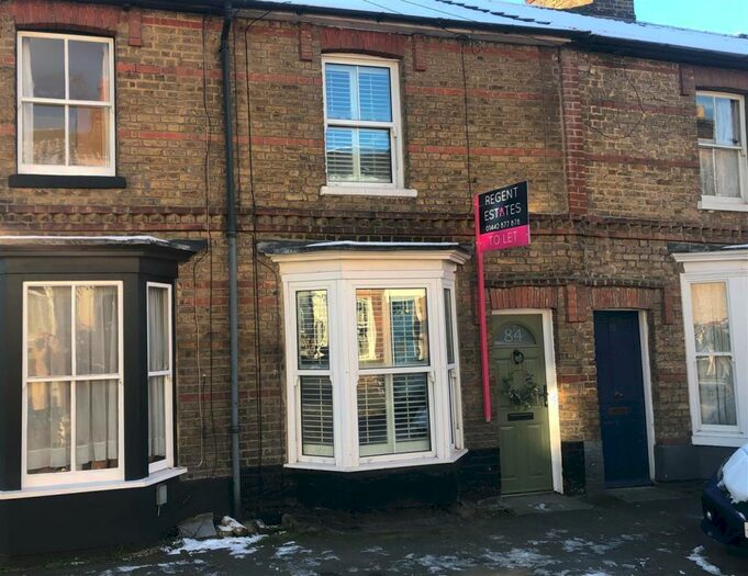 2 Bedroom Character Property To Rent In George Street, Berkhamsted, HP4