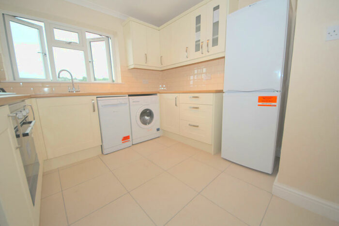 3 Bedroom Flat To Rent In Albert Close, Alexandra Park, N22