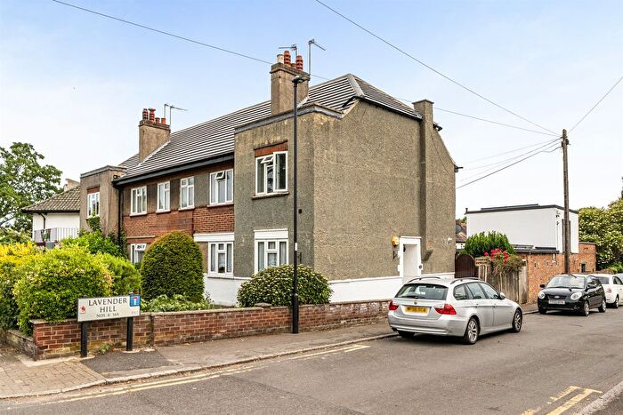 2 Bedroom Maisonette For Sale In Lavender Hill, Enfield, EN2
