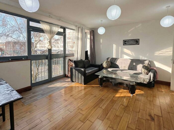 1 Bedroom Flat For Sale In Romford Road, London, E7