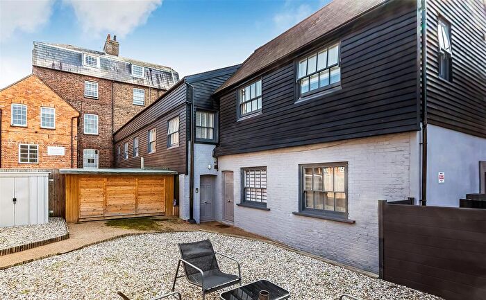 1 Bedroom Flat For Sale In Ansell Road, Dorking, RH4