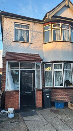 3 Bedroom Semi Detached House To Rent In Mortlake Road, Ilford, IG1