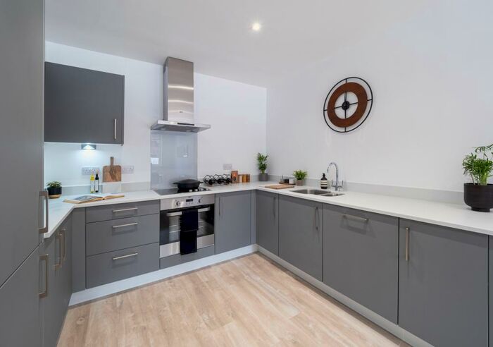 3 Bedroom Duplex To Rent In Queens Road, Peckham, SE15