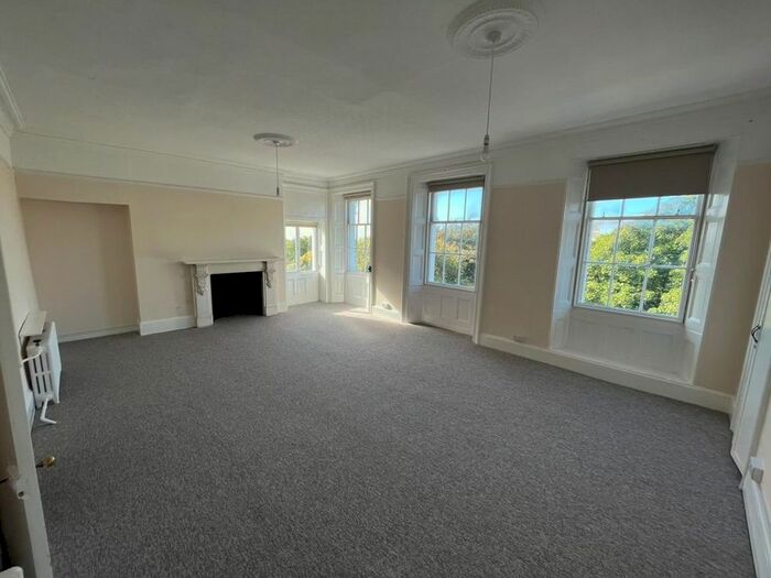 3 Bedroom Flat To Rent In Sussex Square, Brighton, BN2