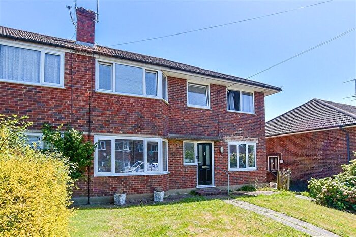 2 Bedroom Maisonette For Sale In Repton Manor Road, Ashford, Kent, TN23